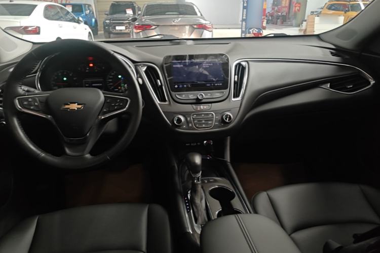 Used Chevrolet Malibu XL 2022 535T Automatic Sport Edition Center Console
