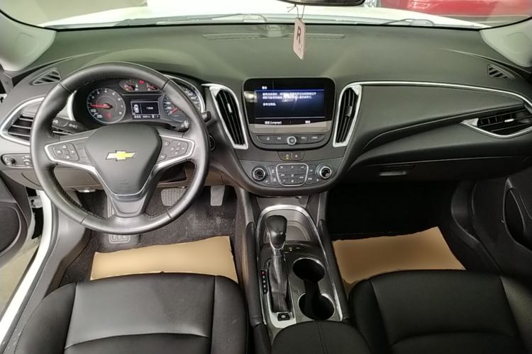 Used Chevrolet Malibu XL 2022 535T Automatic Sport Edition Center Console