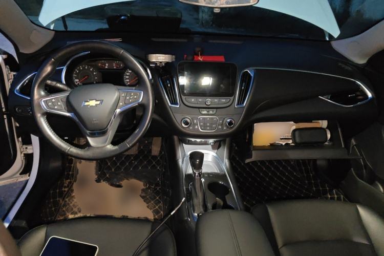 Used Chevrolet Malibu XL 2022 535T Automatic Sport Edition Center Console