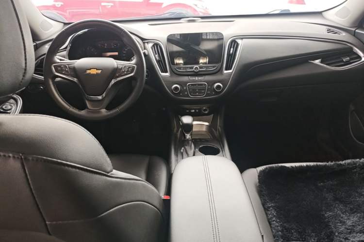 Used Chevrolet Malibu XL 2022 535T Automatic Sport Edition Center Console