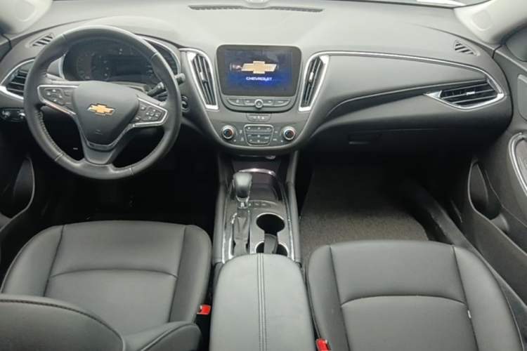 Used Chevrolet Malibu XL 2022 535T Automatic Sport Edition Center Console