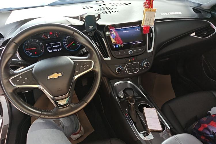 Used Chevrolet Malibu XL 2022 535T Automatic Sport Edition Center Console