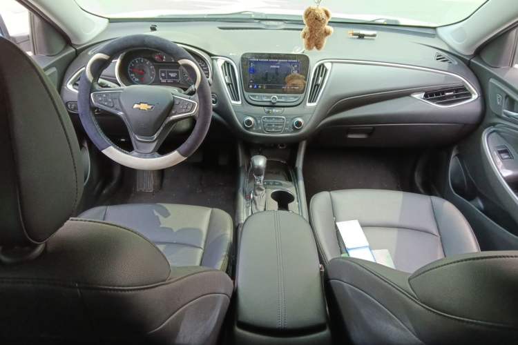 Used Chevrolet Malibu XL 2022 535T Automatic Sport Edition Center Console
