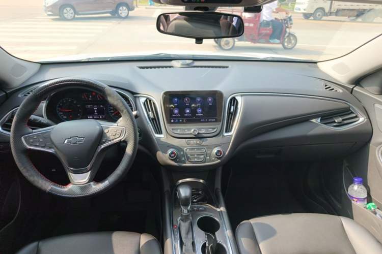Used Chevrolet Malibu XL 2022 535T Automatic Sport Edition Center Console