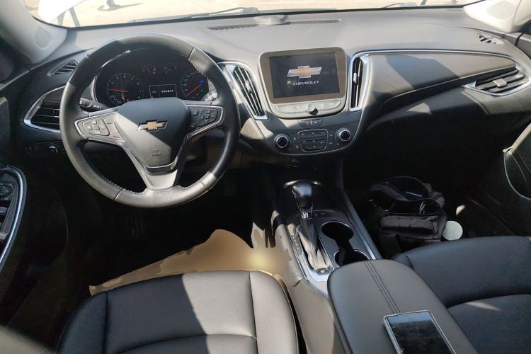 Used Chevrolet Malibu XL 2022 535T Automatic Sport Edition Center Console