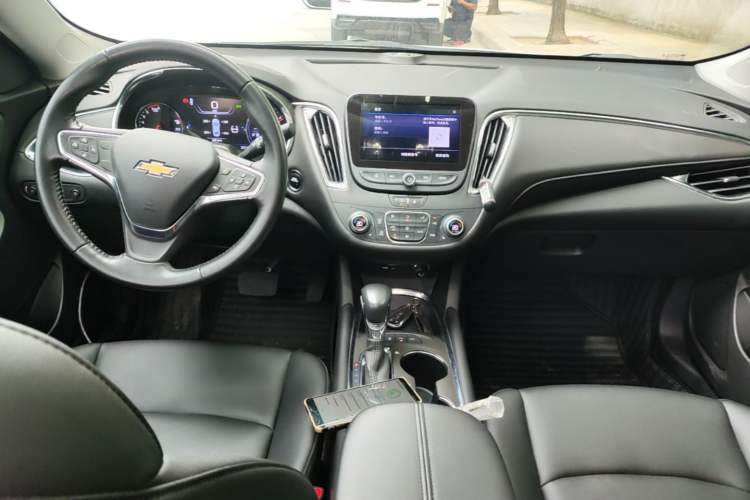 Used Chevrolet Malibu XL 2022 535T Automatic Sport Edition Center Console