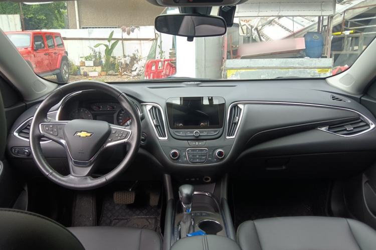 Used Chevrolet Malibu XL 2022 535T Automatic Sport Edition Center Console