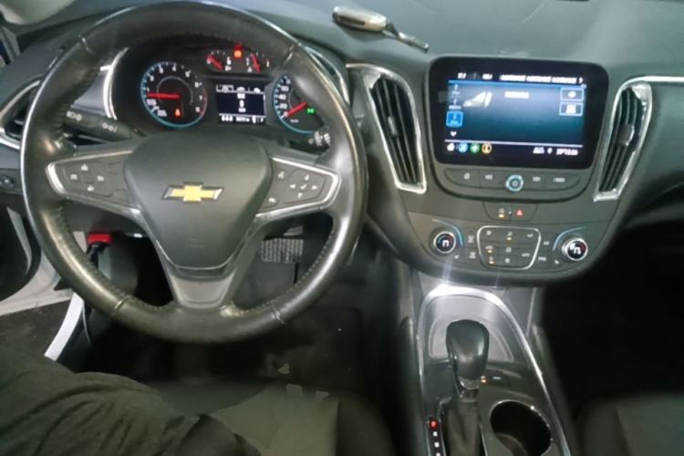 Used Chevrolet Malibu XL 2022 535T Automatic Sport Edition Center Console