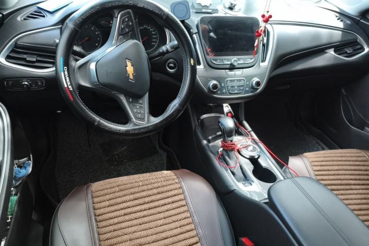 Used Chevrolet Malibu XL 2022 535T Automatic Sport Edition Center Console