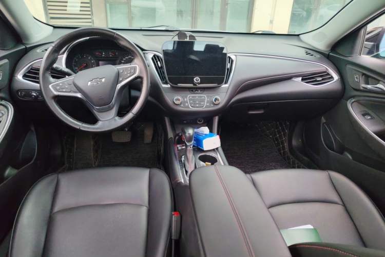Used Chevrolet Malibu XL 2022 Redline 550T Automatic Sport Edition Center Console