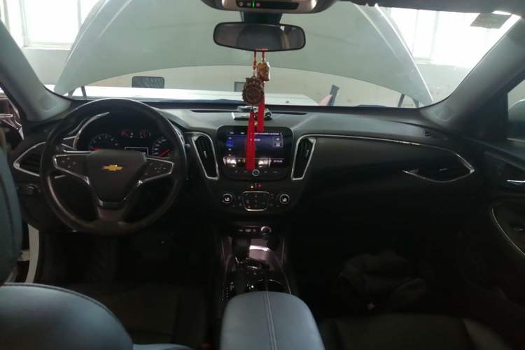 Used Chevrolet Malibu XL 2022 535T Automatic Sport Edition Center Console