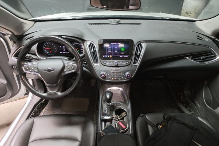 Used Chevrolet Malibu XL 2022 535T Automatic Sport Edition Center Console