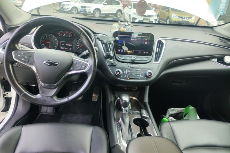 Used Chevrolet Malibu XL 2022 535T Automatic Sport Edition Center Console