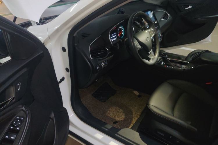 Used Chevrolet Malibu XL 2022 Redline 550T Automatic Sport Edition Driver Seat
