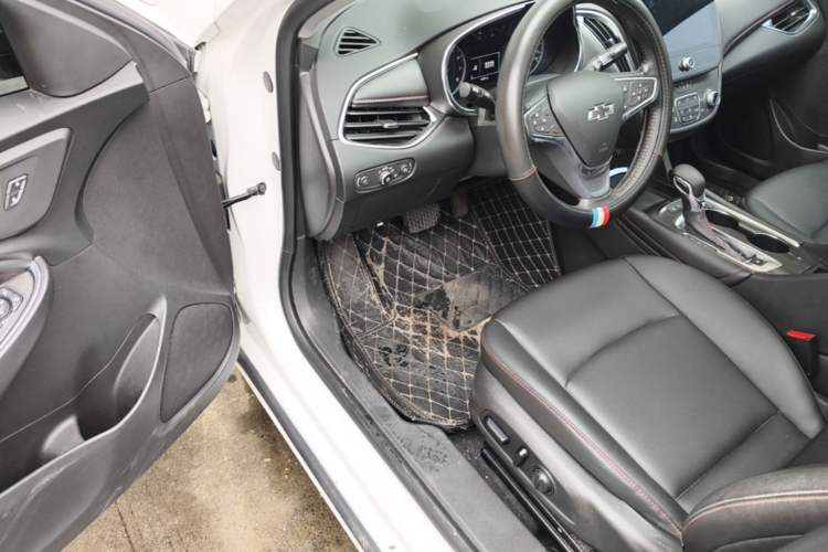 Used Chevrolet Malibu XL 2022 Redline 550T Automatic Sport Edition Driver Seat