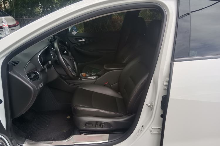 Used Chevrolet Malibu XL 2022 Redline 550T Automatic Sport Edition Driver Seat