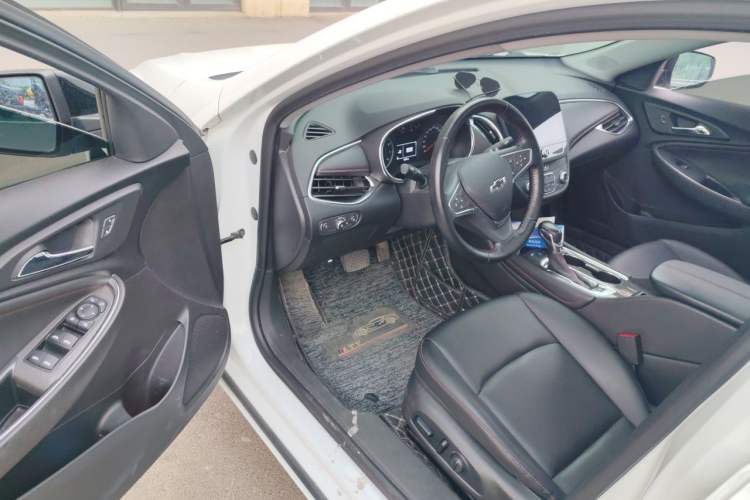 Used Chevrolet Malibu XL 2022 Redline 550T Automatic Sport Edition Driver Seat