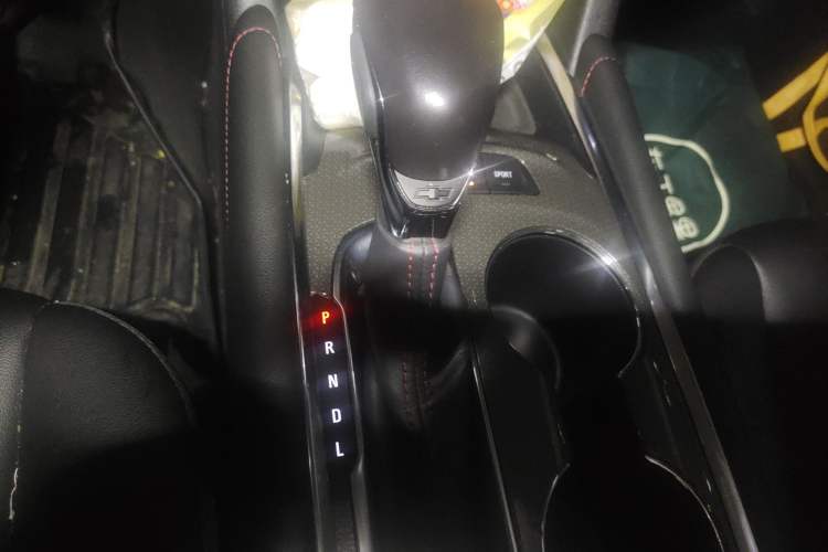 Used Chevrolet Malibu XL 2022 Redline 550T Automatic Sport Edition Gear Lever