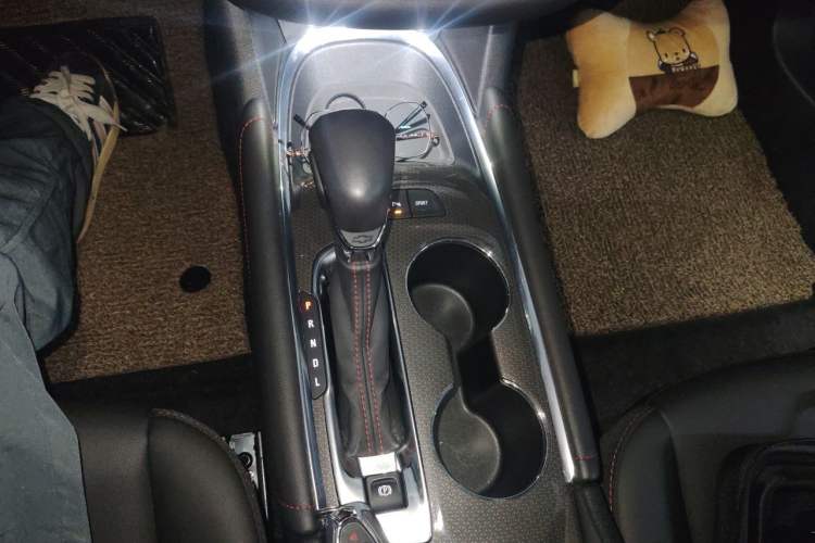 Used Chevrolet Malibu XL 2022 Redline 550T Automatic Sport Edition Gear Lever