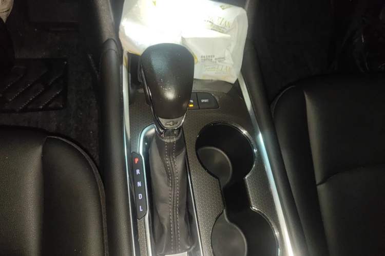 Used Chevrolet Malibu XL 2022 535T Automatic Sport Edition Gear Lever