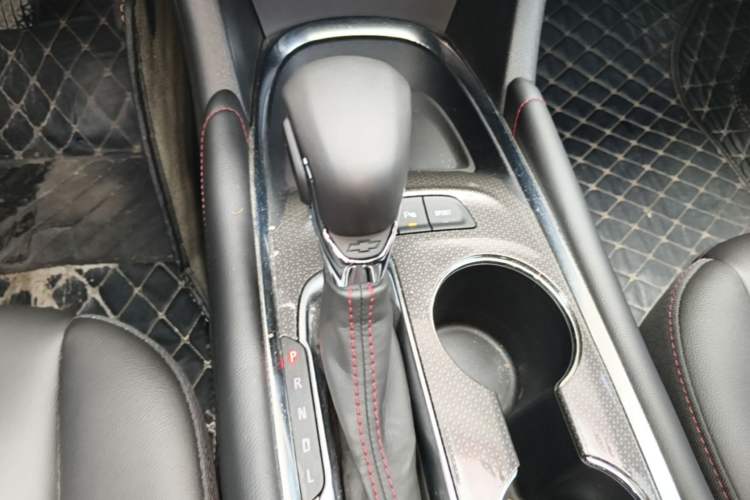 Used Chevrolet Malibu XL 2022 Redline 550T Automatic Sport Edition Gear Lever