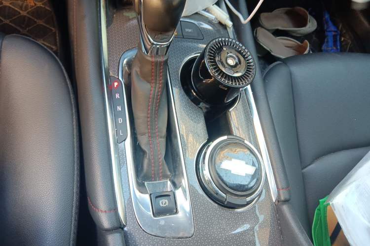 Used Chevrolet Malibu XL 2022 Redline 550T Automatic Sharp Edition – 110th Anniversary Model Gear Lever
