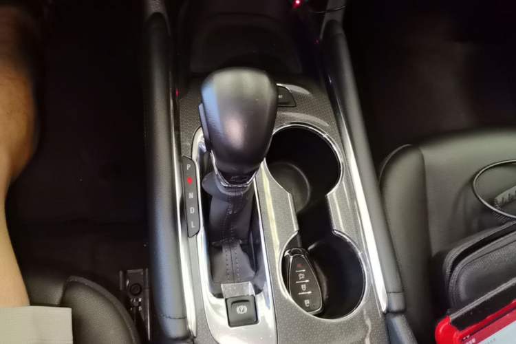 Used Chevrolet Malibu XL 2022 535T Automatic Sport Edition Gear Lever
