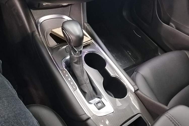Used Chevrolet Malibu XL 2022 535T Automatic Sport Edition Gear Lever