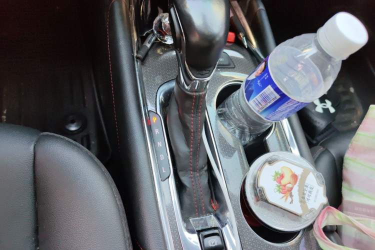 Used Chevrolet Malibu XL 2022 Redline 550T Automatic Sport Edition Gear Lever