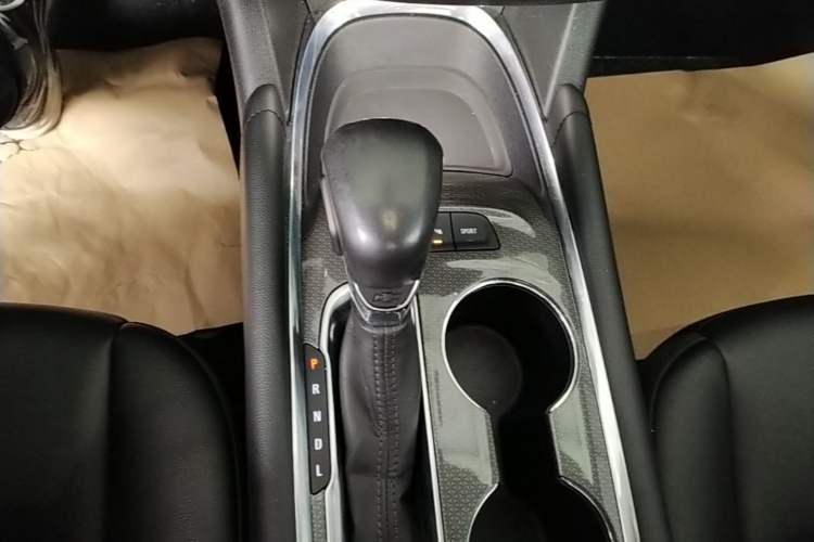 Used Chevrolet Malibu XL 2022 535T Automatic Sport Edition Gear Lever