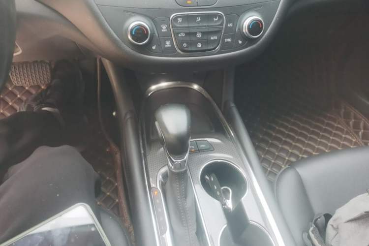 Used Chevrolet Malibu XL 2022 535T Automatic Sport Edition Gear Lever