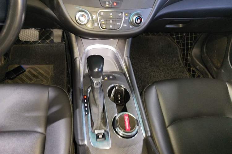 Used Chevrolet Malibu XL 2022 535T Automatic Sport Edition Gear Lever