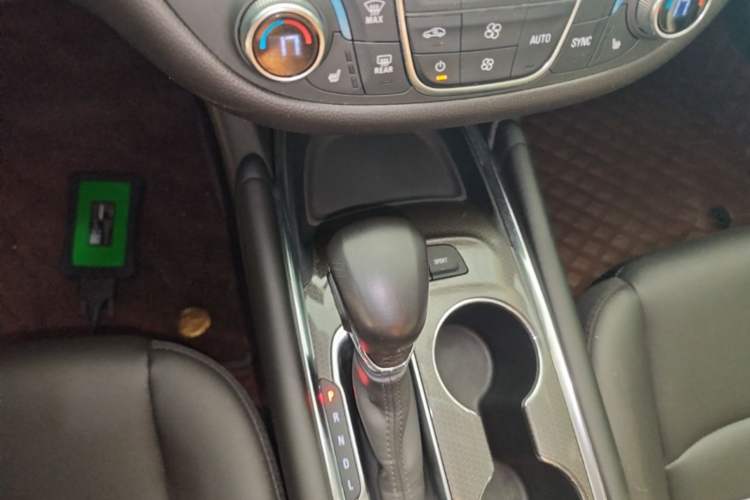 Used Chevrolet Malibu XL 2022 535T Automatic Sport Edition Gear Lever