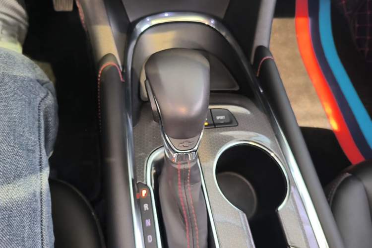 Used Chevrolet Malibu XL 2022 Redline 550T Automatic Sport Edition Gear Lever
