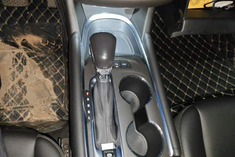 Used Chevrolet Malibu XL 2022 535T Automatic Sport Edition Gear Lever