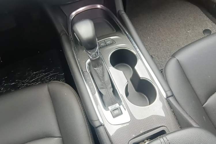 Used Chevrolet Malibu XL 2022 535T Automatic Sport Edition Gear Lever
