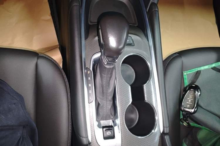Used Chevrolet Malibu XL 2022 535T Automatic Sport Edition Gear Lever