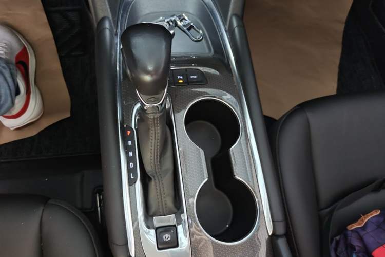 Used Chevrolet Malibu XL 2022 535T Automatic Sport Edition Gear Lever