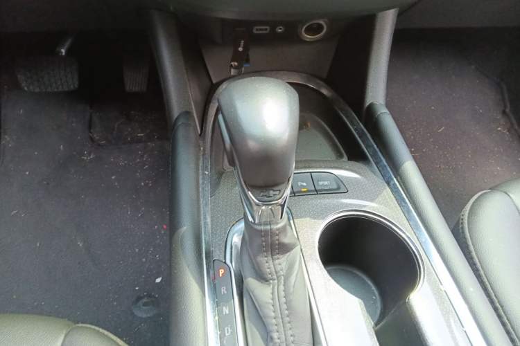 Used Chevrolet Malibu XL 2022 535T Automatic Sport Edition Gear Lever