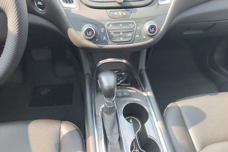 Used Chevrolet Malibu XL 2022 535T Automatic Sport Edition Gear Lever