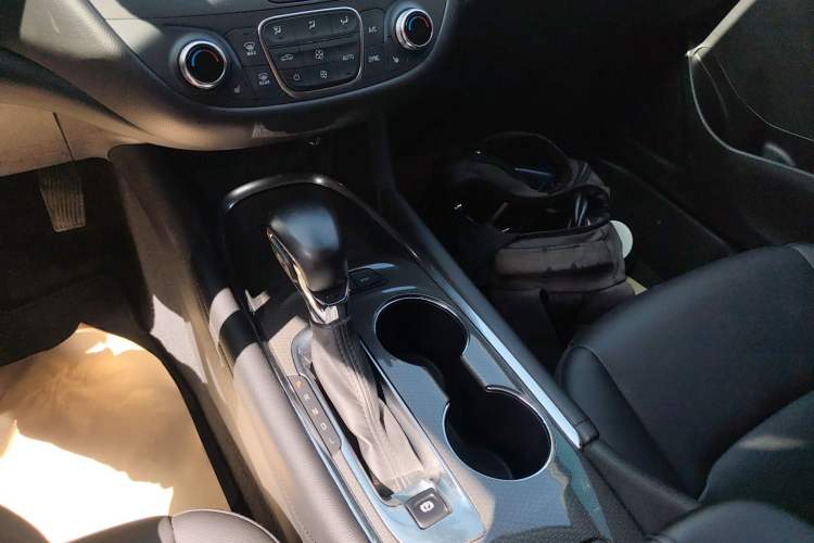Used Chevrolet Malibu XL 2022 535T Automatic Sport Edition Gear Lever