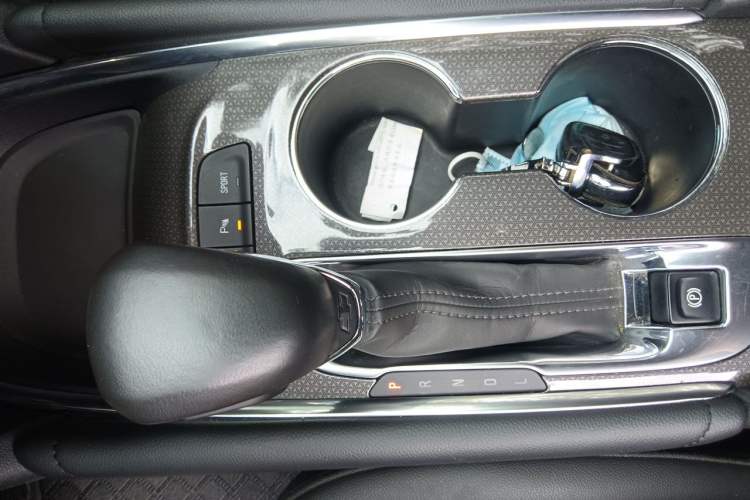 Used Chevrolet Malibu XL 2022 535T Automatic Sport Edition Gear Lever