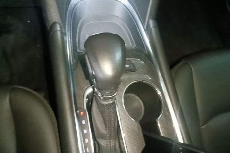 Used Chevrolet Malibu XL 2022 535T Automatic Sport Edition Gear Lever