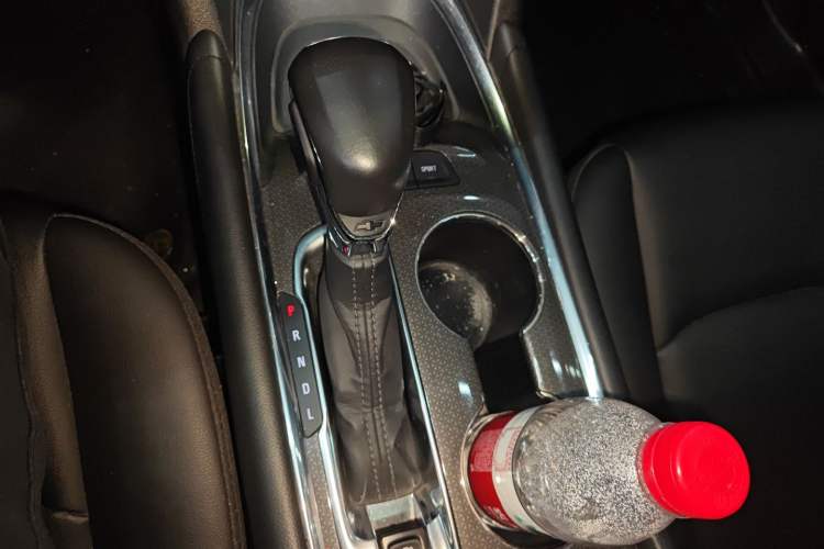 Used Chevrolet Malibu XL 2022 535T Automatic Sport Edition Gear Lever