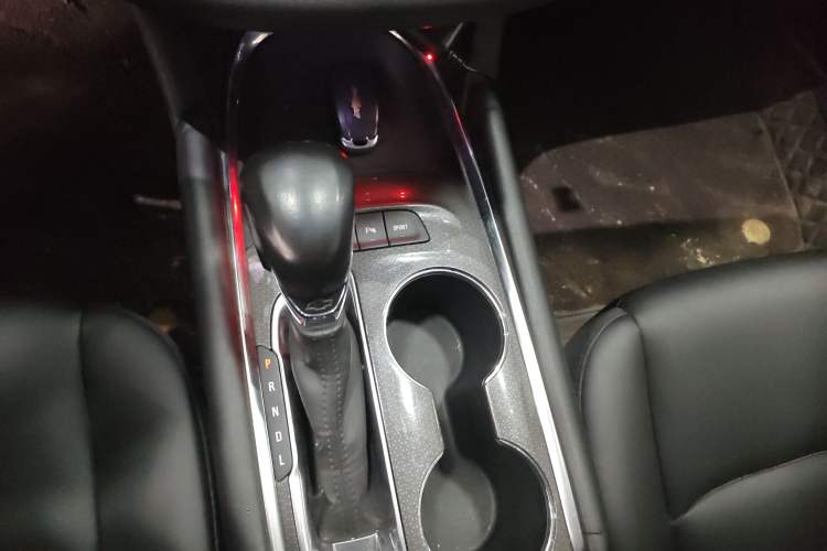 Used Chevrolet Malibu XL 2022 535T Automatic Sport Edition Gear Lever