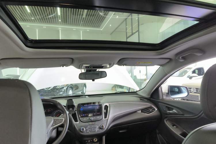 Used Chevrolet Malibu XL 2022 535T Automatic Sport Edition Headliner