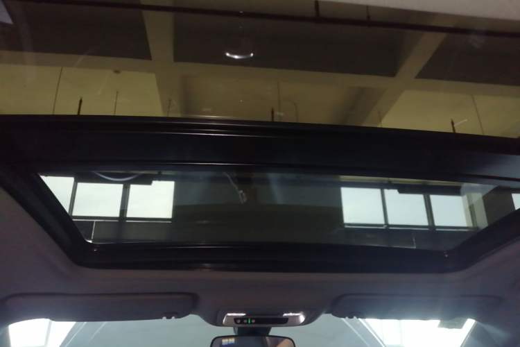 Used Chevrolet Malibu XL 2022 535T Automatic Sport Edition Headliner