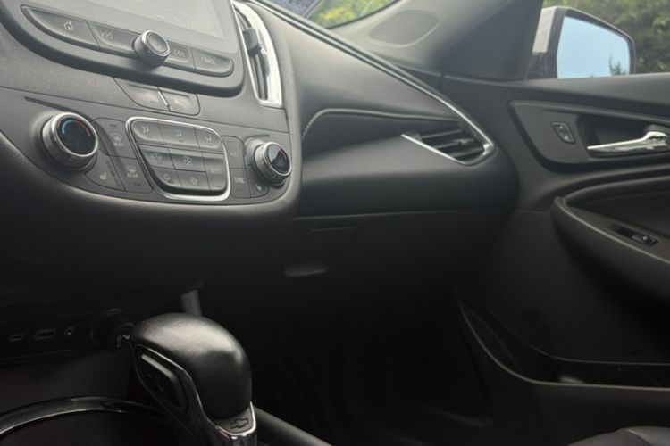 Used Chevrolet Malibu XL 2022 535T Automatic Sport Edition Interior 2