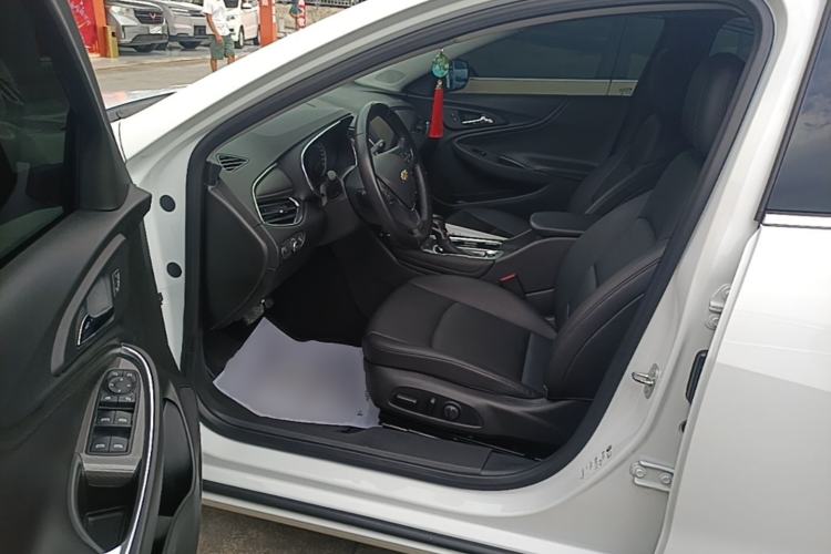 Used Chevrolet Malibu XL 2022 535T Automatic Sport Edition Left Front Seat