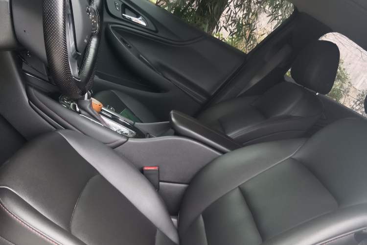 Used Chevrolet Malibu XL 2022 Redline 550T Automatic Sport Edition Left Front Seat